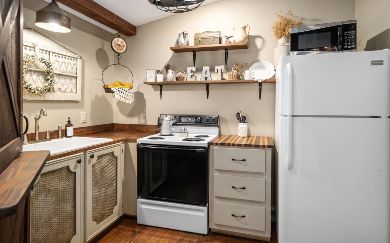 Picsart_23-05-12_06-56-36-196